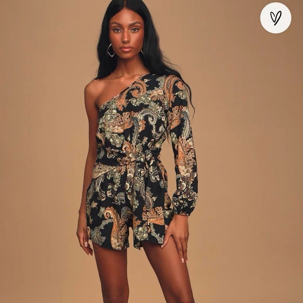 Lulu’s Field Of View Black Paisley Print One Shoulder Tie-Front Romper